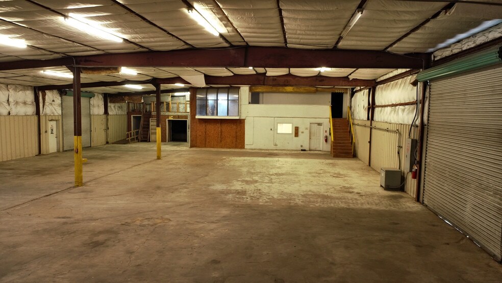 More Photos Of 12841 Highway 90, Beaumont Warehouse For Lease