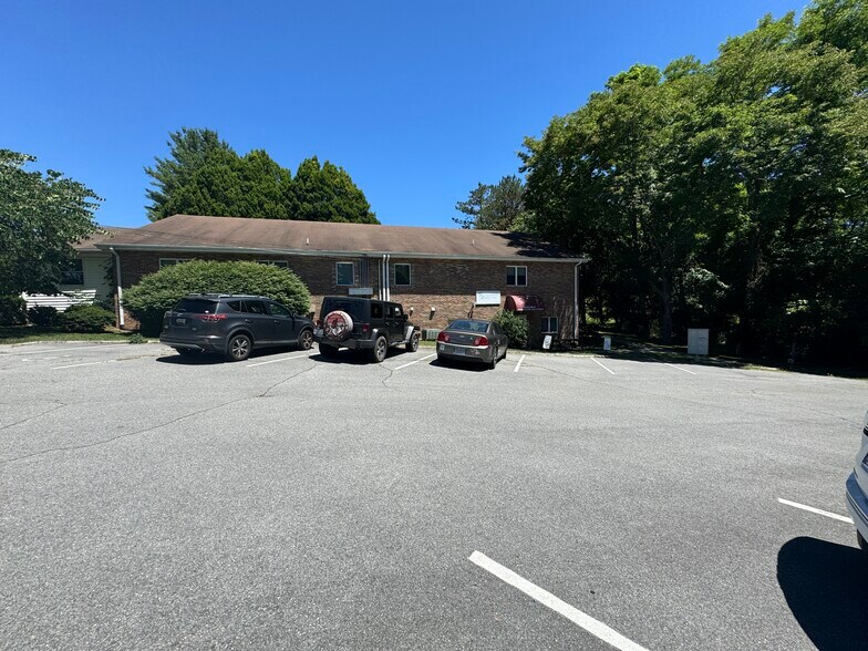 More Photos Of 1046 Terrace Dr, Marion Flex For Sale