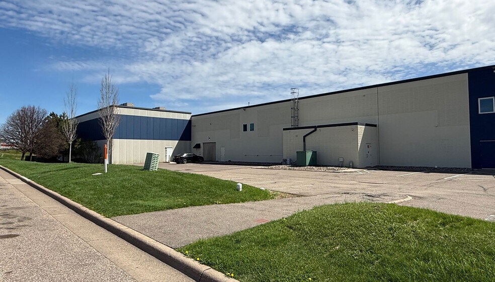 More Photos Of 1140 Gervais Ave, Maplewood Warehouse For Lease