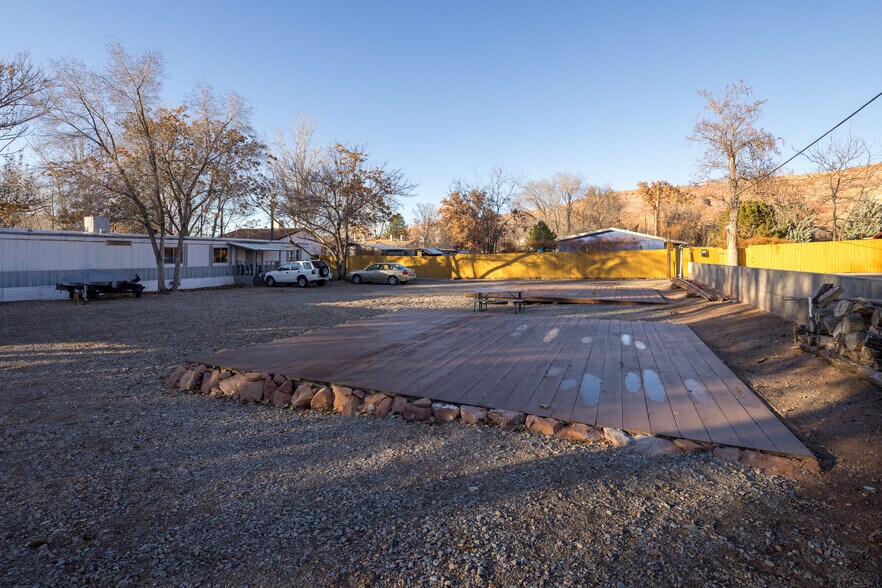 More Photos Of 166 S 400 E, Moab Hotel For Sale