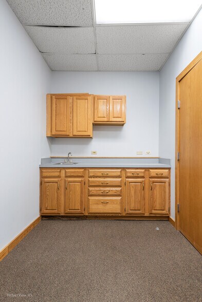 More Photos Of 507 W Kendall Dr, Yorkville Medical For Lease