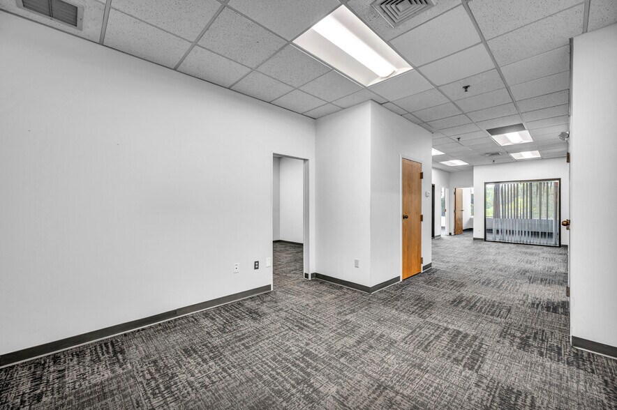 More Photos Of 290 Roberts St, East Hartford Office For Lease