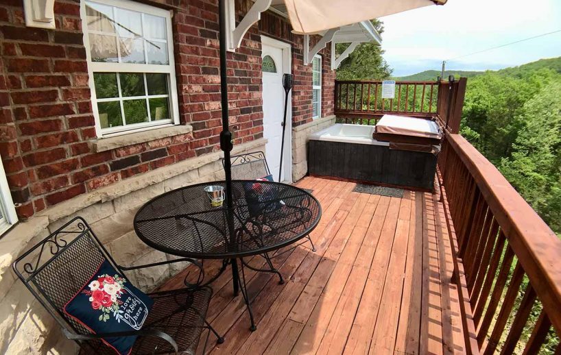 More Photos Of County Road 222, Eureka Springs Hotel For Sale