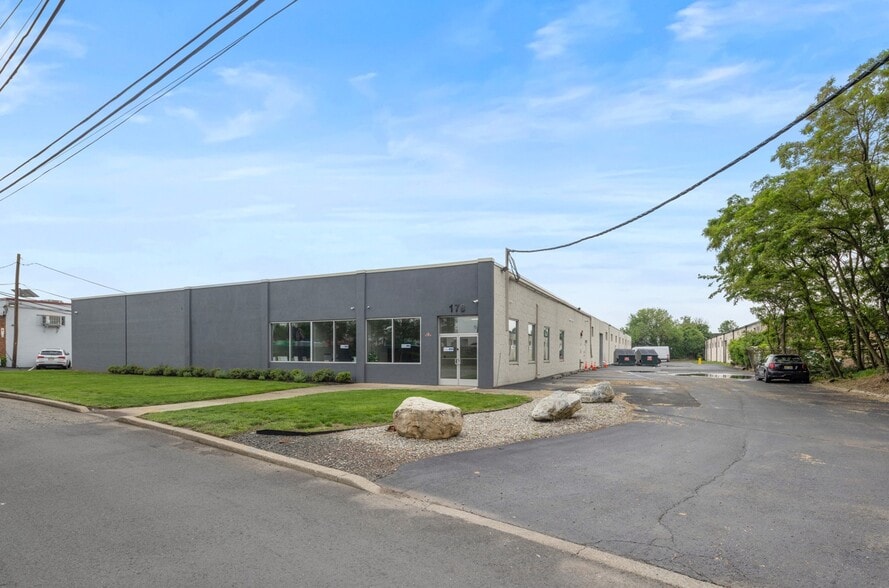 Primary Photo Of 178 Commerce Rd, Carlstadt Warehouse For Lease