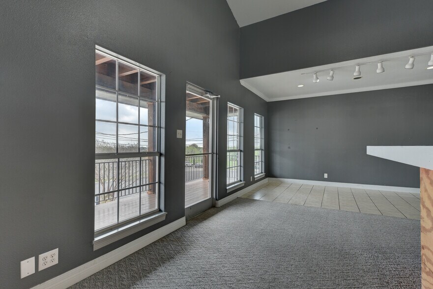 More Photos Of 5107 Monaco Cir, San Antonio Office For Sale