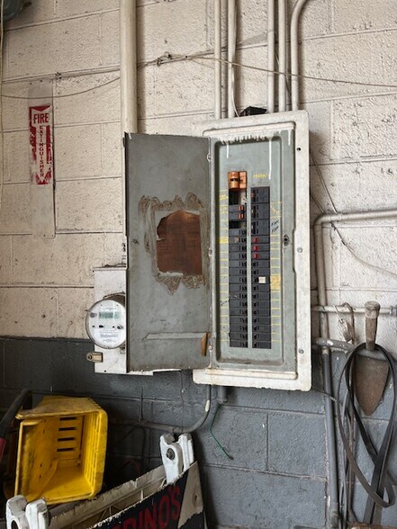 More Photos Of 172-74 W Wingohocking St, Philadelphia Auto Repair For Sale