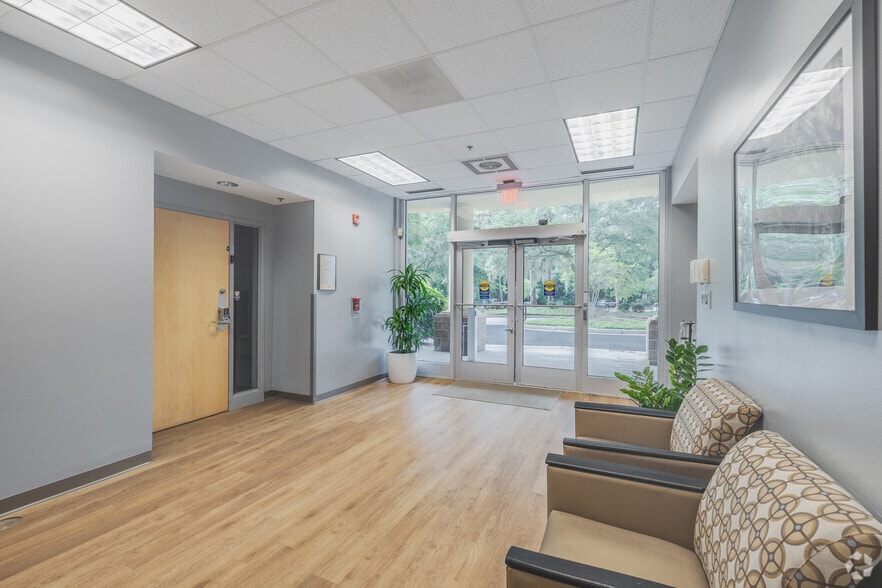 More Photos Of 570 Long Point Rd, Mount Pleasant Medical For Lease