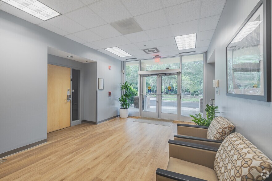 More Photos Of 570 Long Point Rd, Mount Pleasant Medical For Lease