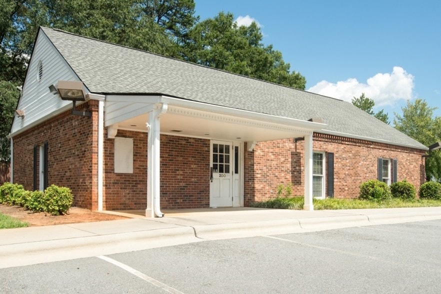 More Photos Of 200 Statesville Blvd, Salisbury Bank For Sale
