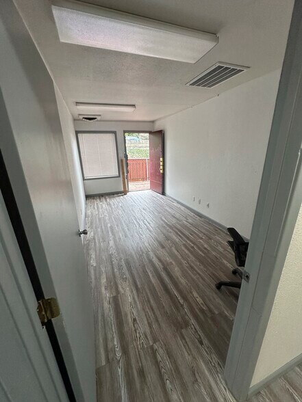 More Photos Of 8700 SW Barbur Ct, Portland Office For Lease