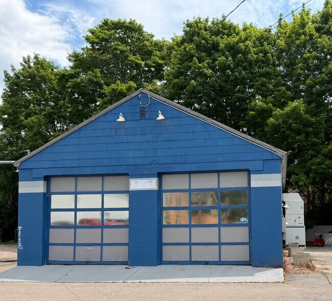 More Photos Of 106 W Broad St, Pawcatuck Auto Dealership For Sale