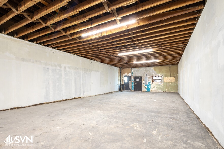 More Photos Of 940-942 Winchester Rd, Lexington Storefront For Lease