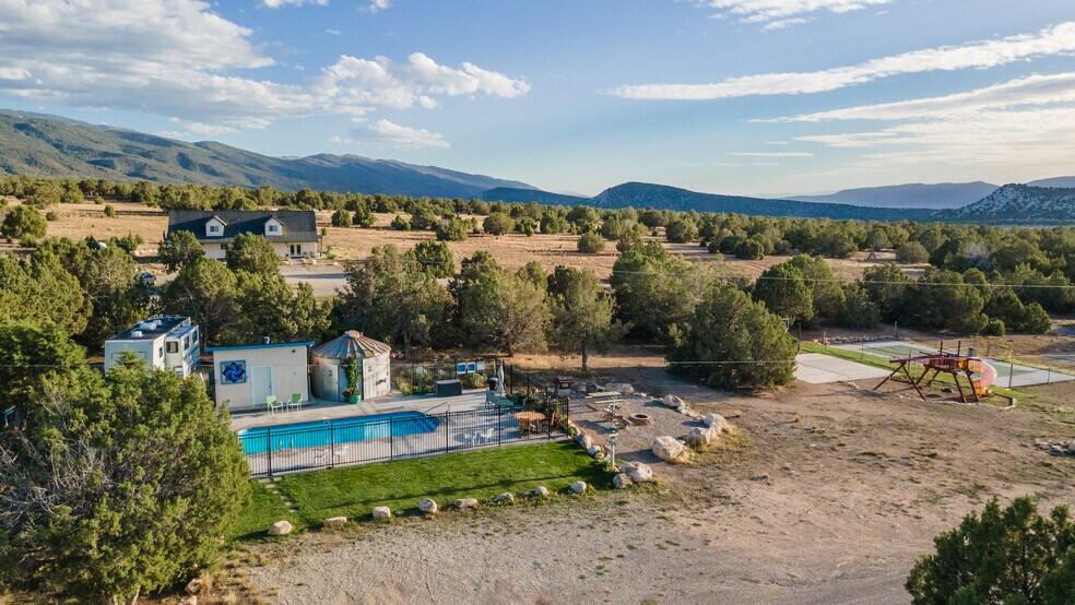 More Photos Of 11550 Pigeon Hollow Rd, Spring City Hotel For Sale