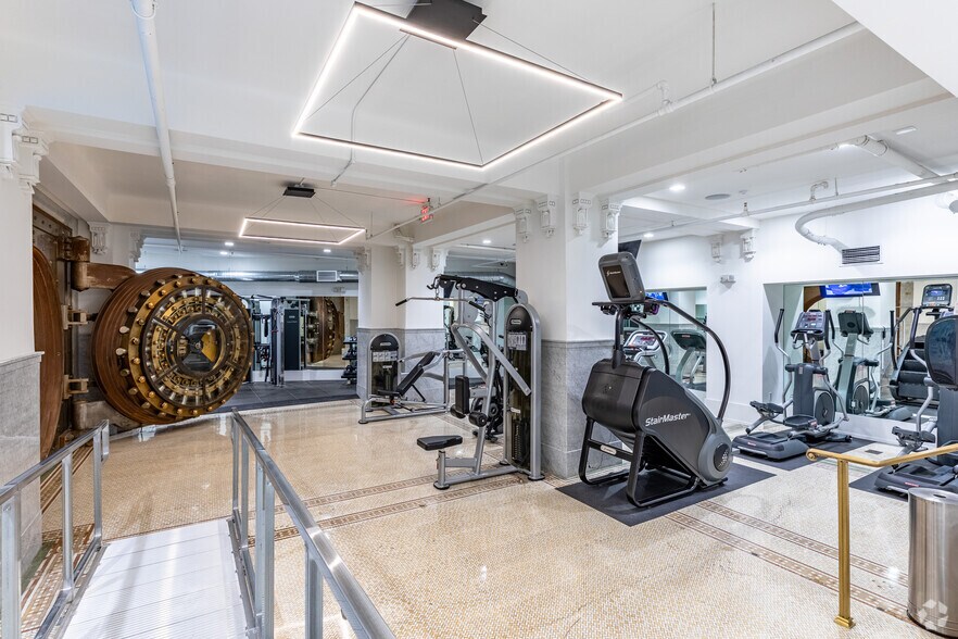 More Photos Of 1007 5th Ave, San Diego Apartments For Lease