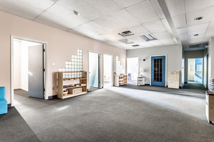 More Photos Of 11712 N Michigan Rd, Zionsville Office For Sale