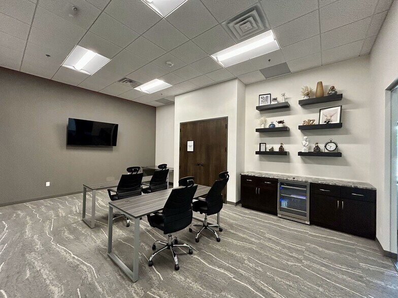 More Photos Of 101 SE 29th Ter, Lee's Summit Coworking Space