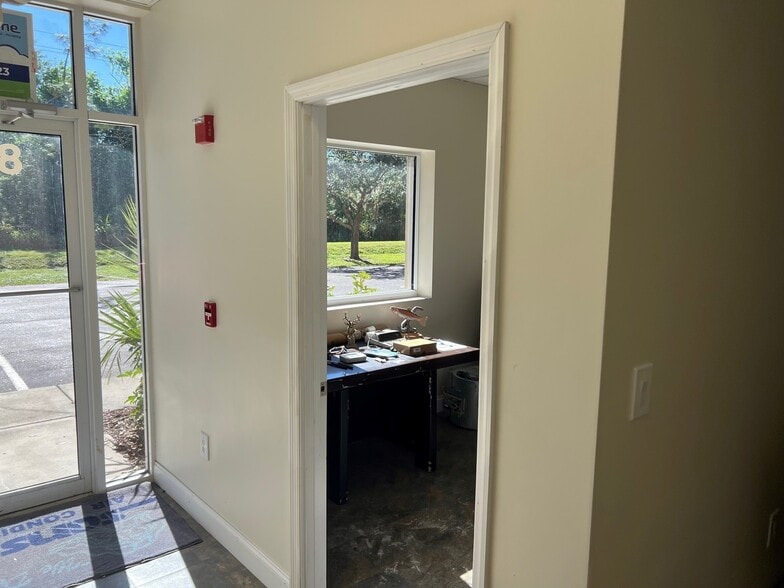 More Photos Of 841-865 S Kings, Fort Pierce Light Distribution For Sale