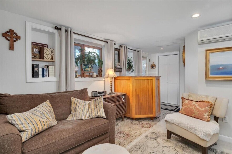 More Photos Of 139 A Bradford St, Provincetown Storefront Retail Residential For Sale