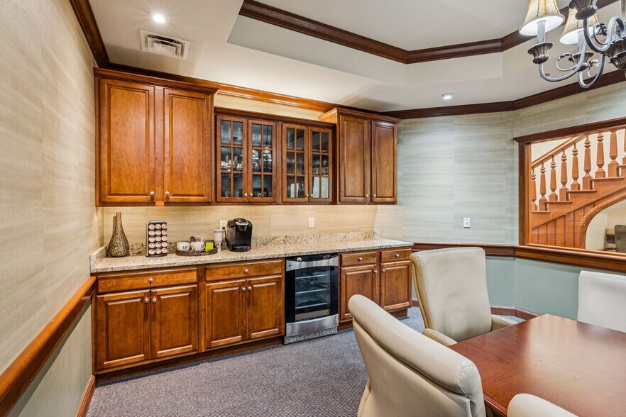More Photos Of 219 Rep John Lewis Way N, Nashville Office For Sale