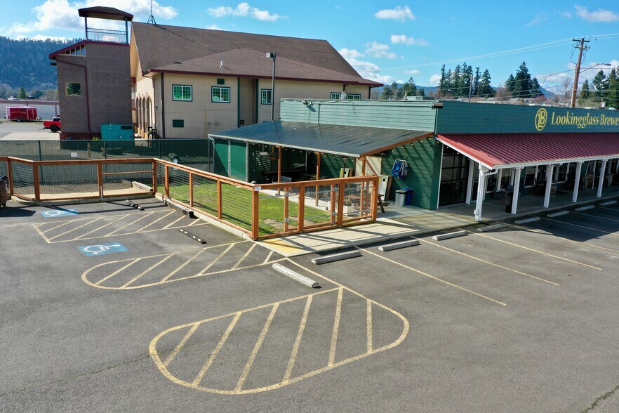 More Photos Of 194 SE Main St, Winston Flex For Sale