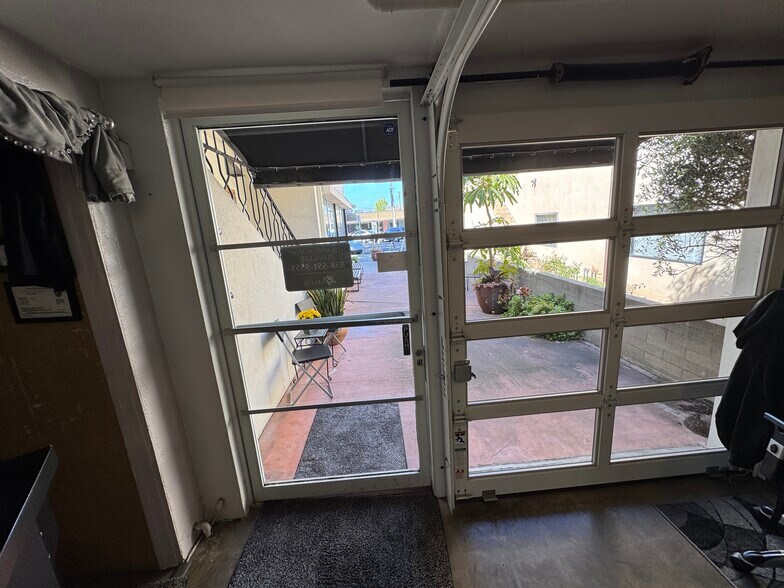 More Photos Of 7441-7445 Girard Ave, La Jolla Storefront Retail Office For Lease