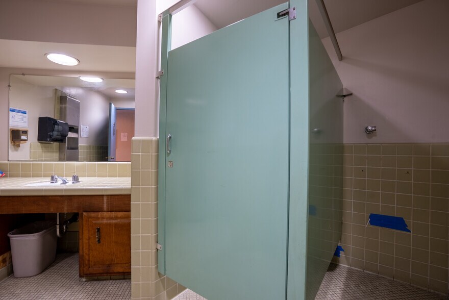 More Photos Of 4946 Florence Ave, Bell Medical For Lease