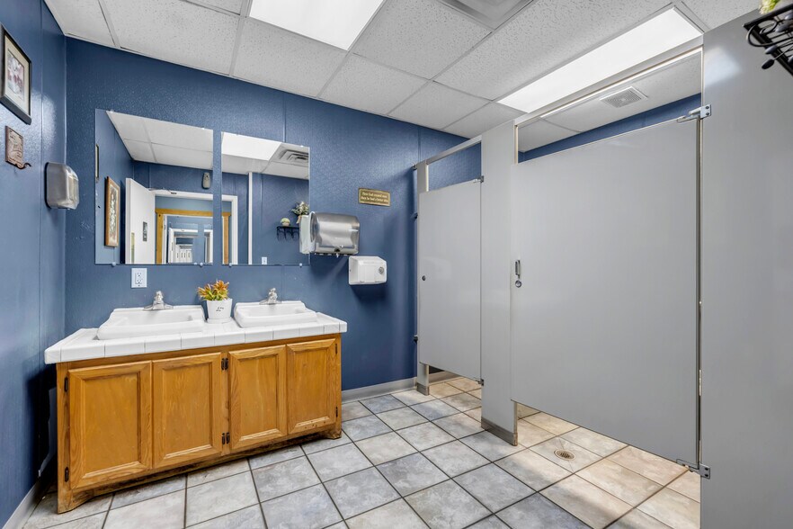 More Photos Of 16082 E State Highway 29, Buchanan Dam Restaurant For Sale