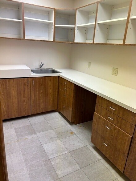 More Photos Of 120 John F Kennedy Dr, Atlantis Medical For Sale