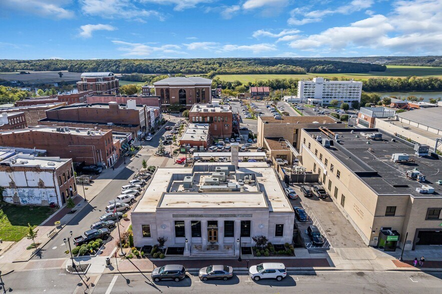 More Photos Of 131 Strawberry Alley Aly, Clarksville General Retail For Lease
