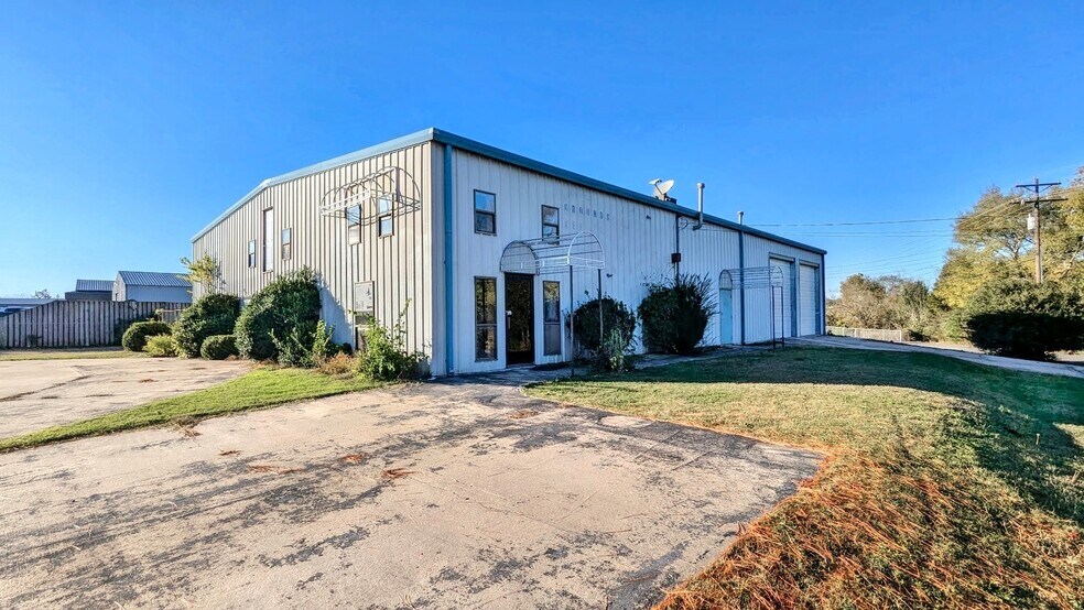 More Photos Of 1598 Park Hill Rd, Tahlequah Warehouse For Sale
