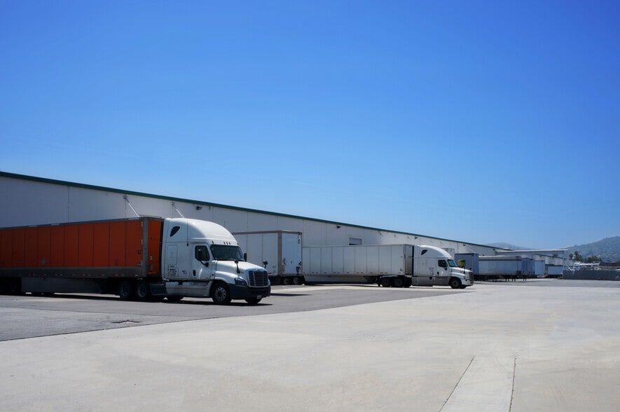 More Photos Of 929 S Azusa Ave, City Of Industry Warehouse For Lease