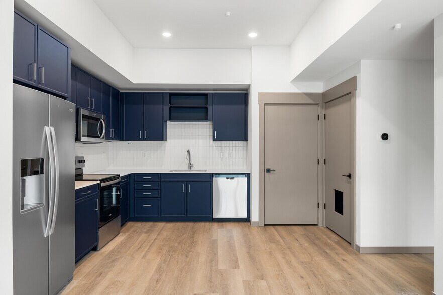 More Photos Of 2020 Wimbledon Ct, Hailey Specialty For Sale