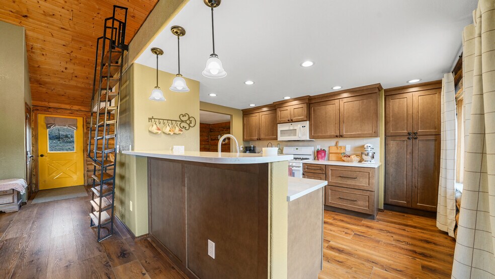 More Photos Of 41 County Road 9, Meeker Specialty For Sale