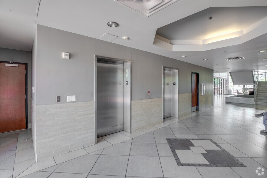 More Photos Of 963 N Gilbert Rd, Gilbert Unknown For Lease