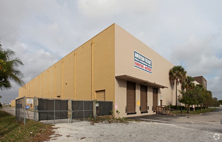 More Photos Of 6001 Powerline Rd, Fort Lauderdale Showroom For Lease