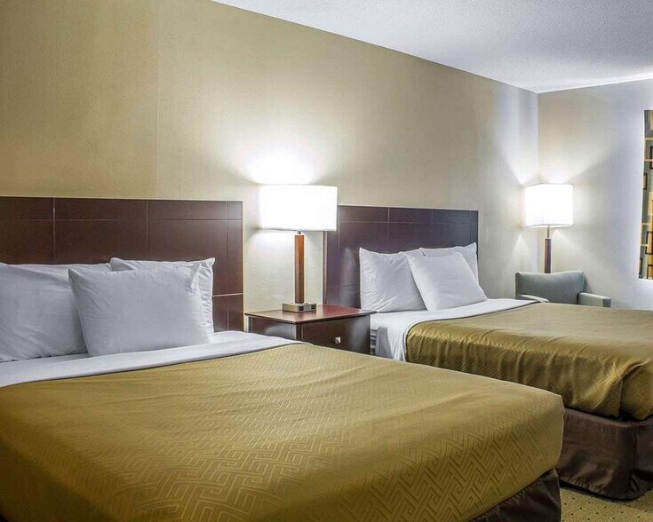 More Photos Of 2600 SE 16th St, Ames Hotel For Sale