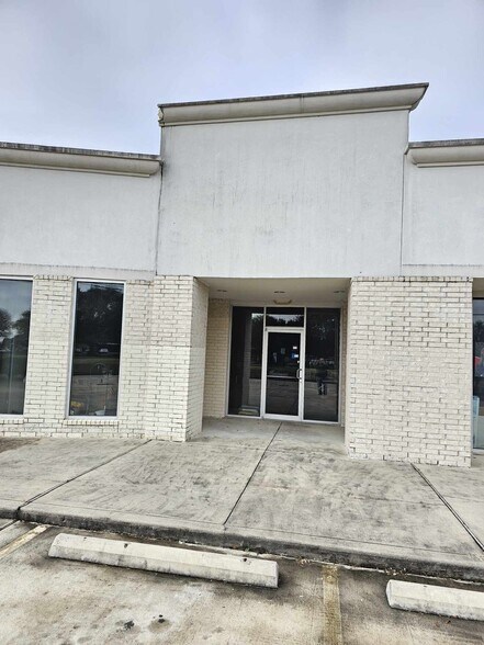 More Photos Of 4690 Burke Rd, Pasadena Storefront Retail Office For Lease