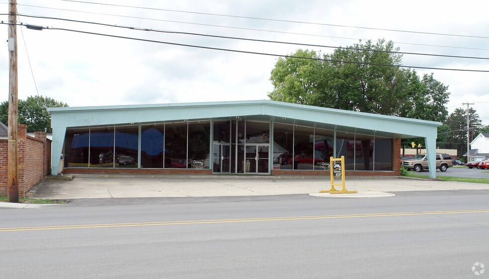 More Photos Of 9 W Main St, Chesterfield Freestanding For Lease