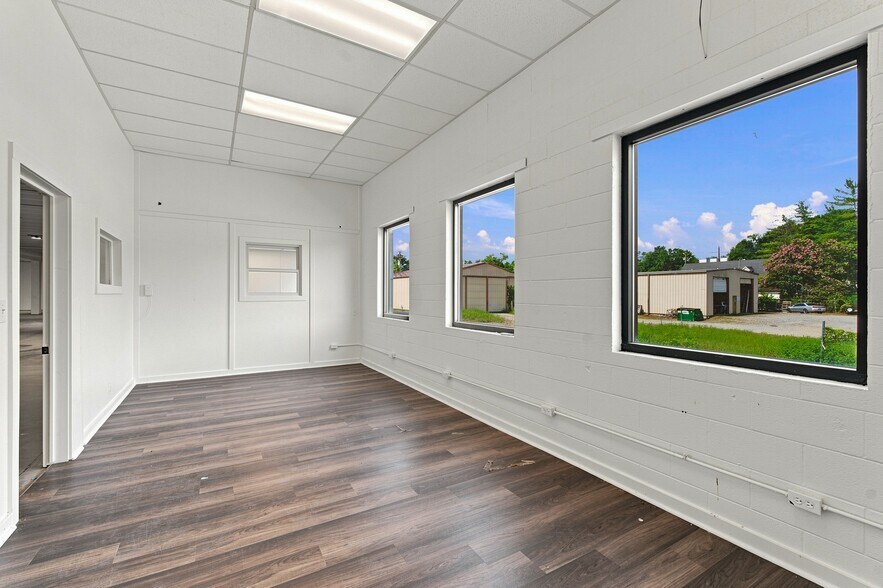 More Photos Of 6115 Robertson Ave, Nashville Warehouse For Lease