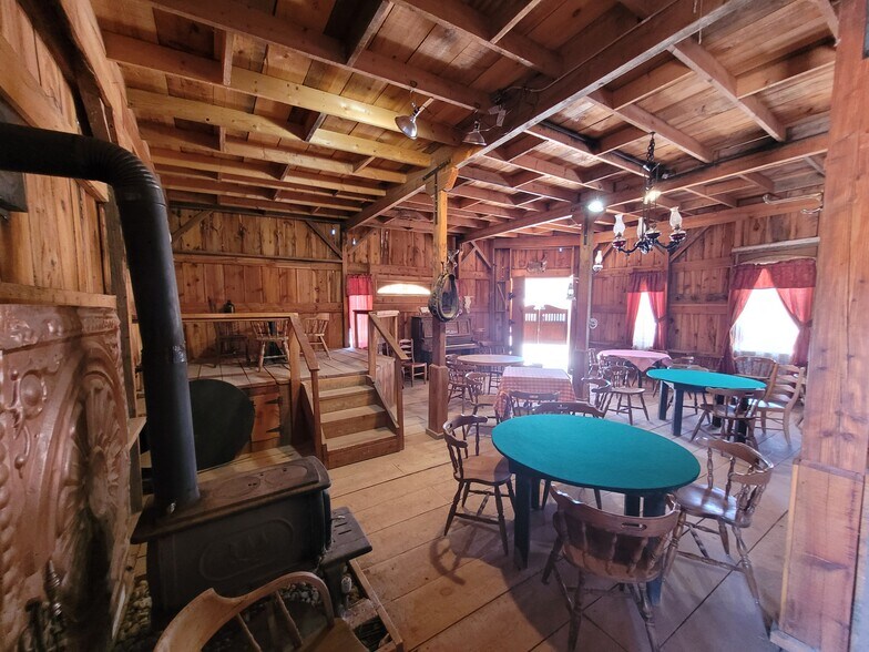 More Photos Of 331 W Rockspring Ln, Benson Movie Radio TVStudio For Sale