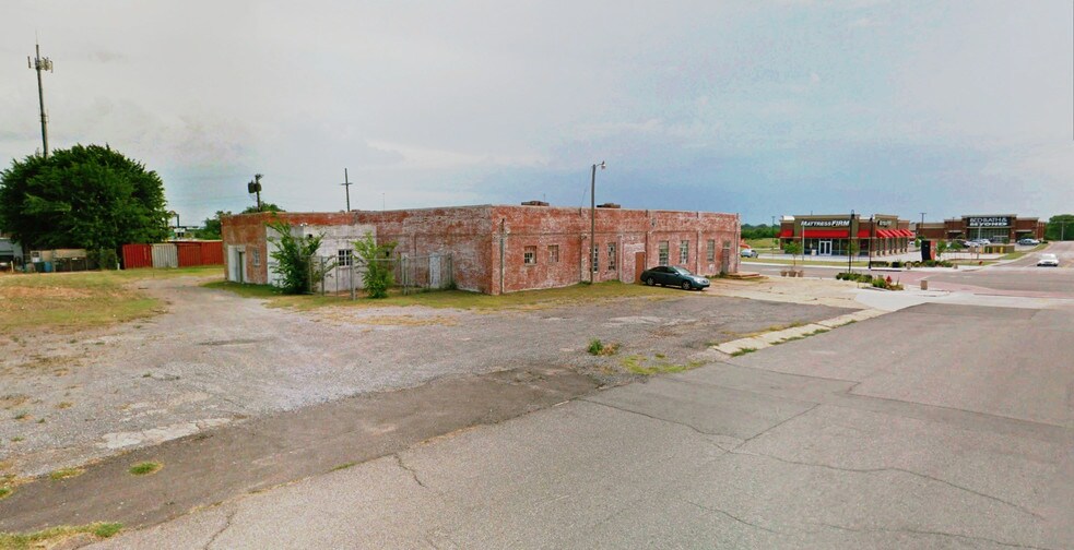 More Photos Of 201 NW Dearborn Ave, Lawton Freestanding For Lease