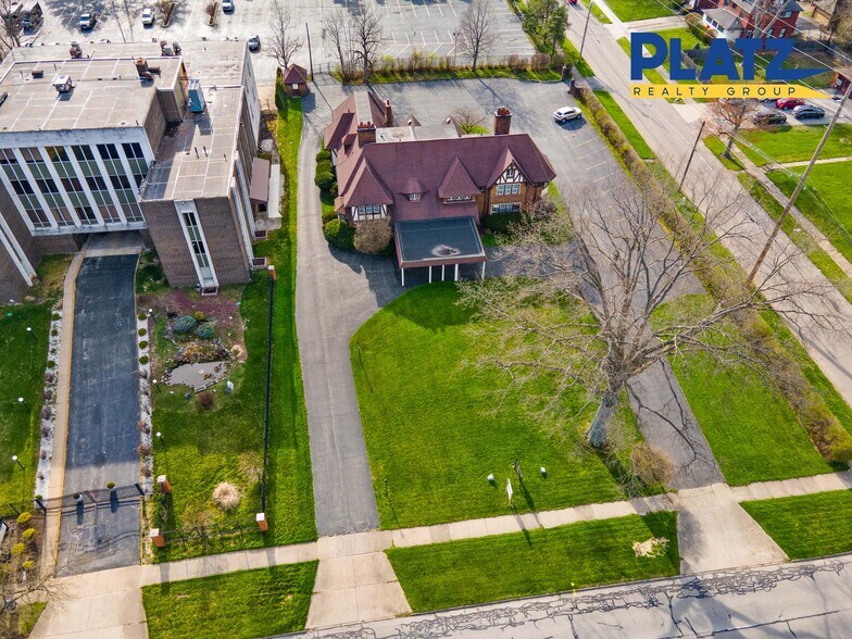 More Photos Of 1360 5th Ave, Youngstown Specialty For Sale