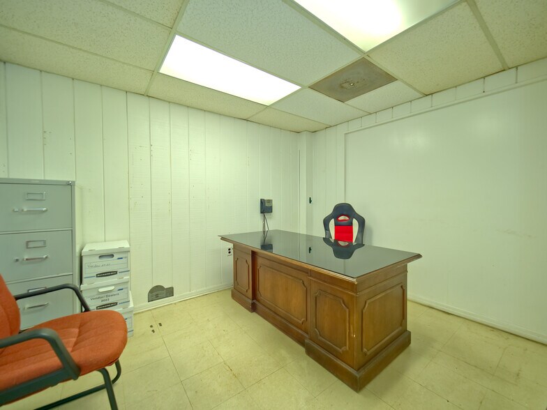 More Photos Of 1451 E Jefferson St, Brooksville Flex For Lease