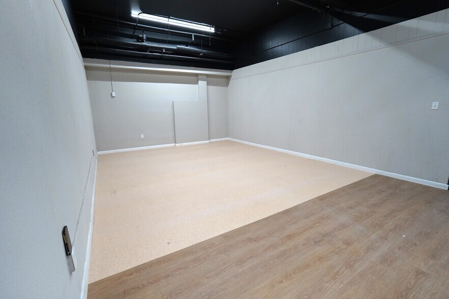More Photos Of 1800 Tulane St, Beaumont Schools For Lease