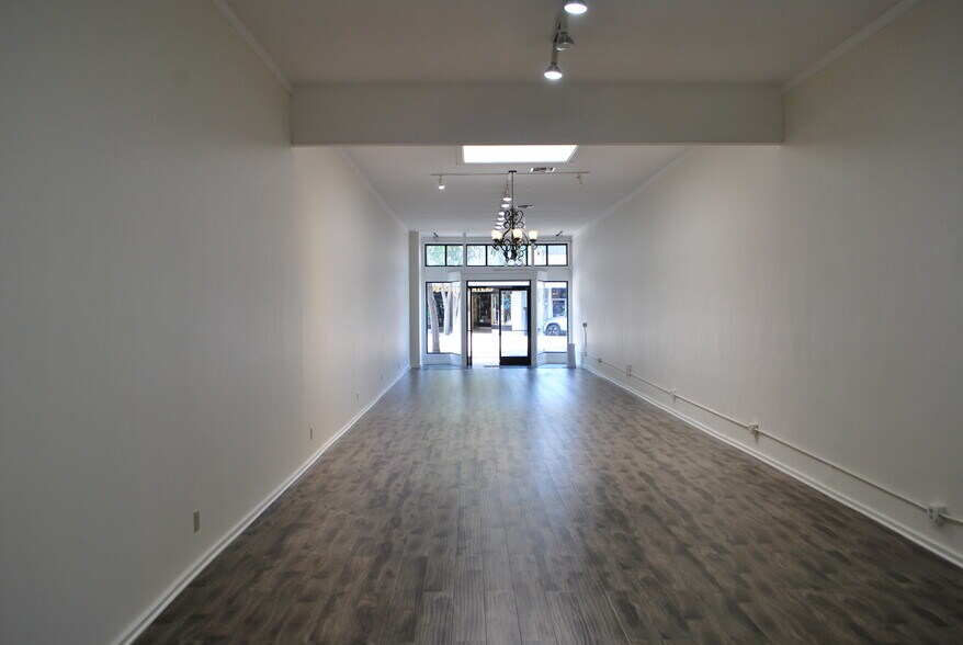 More Photos Of 375-391 E Main St, Ventura Storefront For Lease