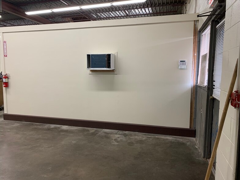 More Photos Of 5800-5814 N Hanley Rd, Saint Louis Industrial For Lease