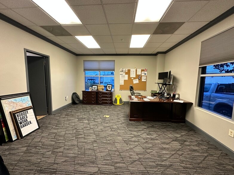 More Photos Of 269 Executive Park Dr NE, Concord Showroom For Lease