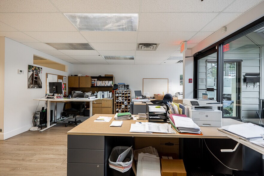 More Photos Of 2450-2472 Haywood Ave, West Vancouver Office For Sale