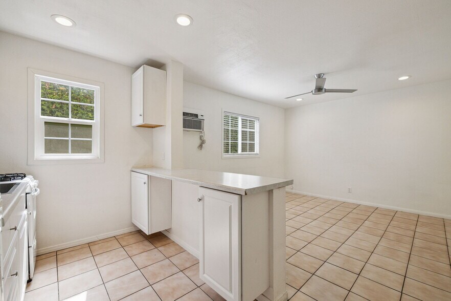 More Photos Of 1674 S Via Salida, Palm Springs Apartments For Sale