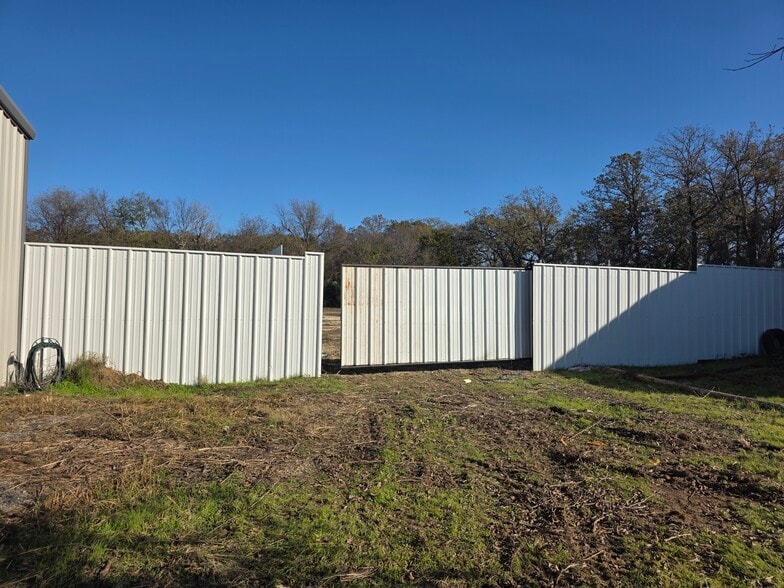 More Photos Of 870 N Mayhill Rd, Denton Industrial For Lease